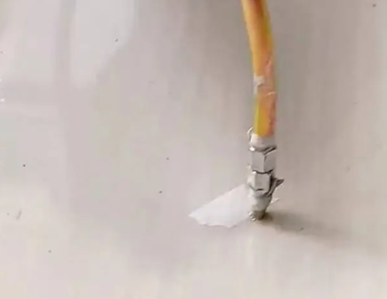 龙文瓷砖空鼓维修公司专业解答在瓷砖铺贴过程中，如果使用的砂料过粗（如全部使用了粗砂），可能会导致以下问题